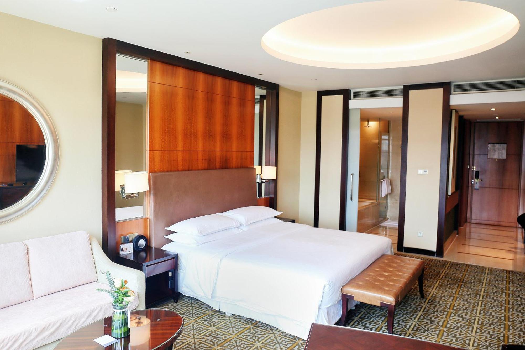 Sheraton Jinan Hotel Exterior photo