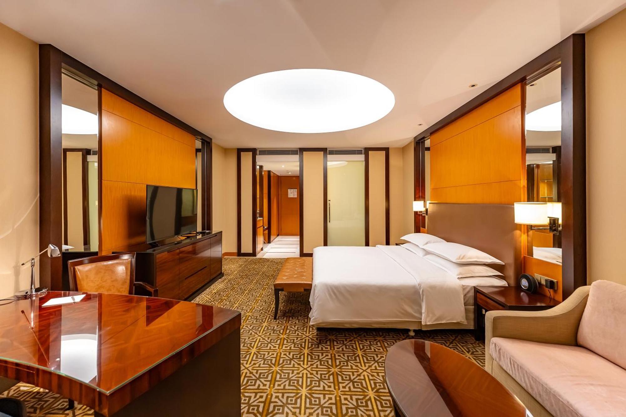 Sheraton Jinan Hotel Exterior photo