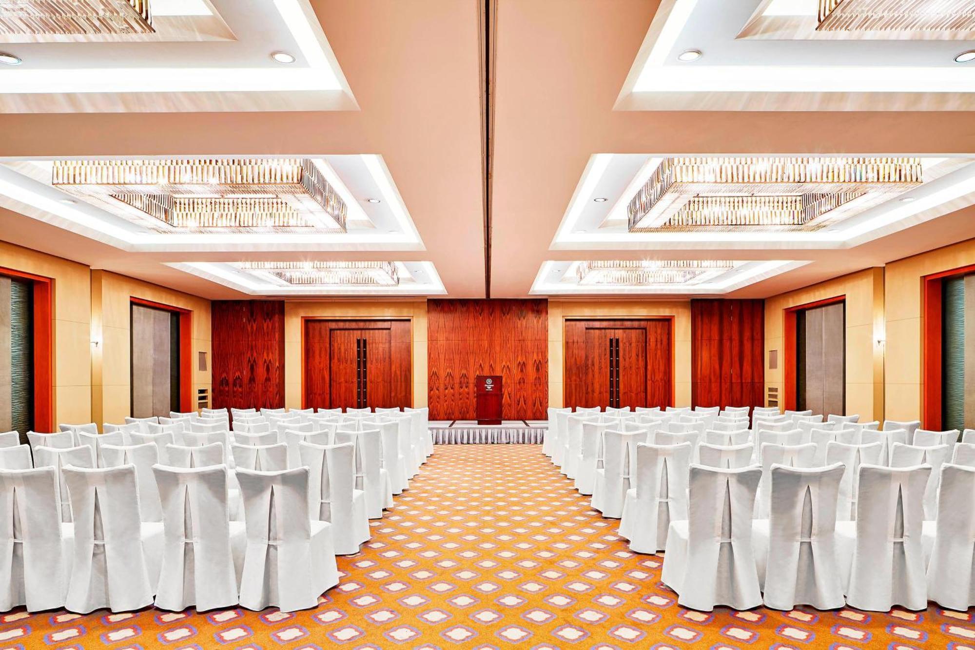 Sheraton Jinan Hotel Exterior photo