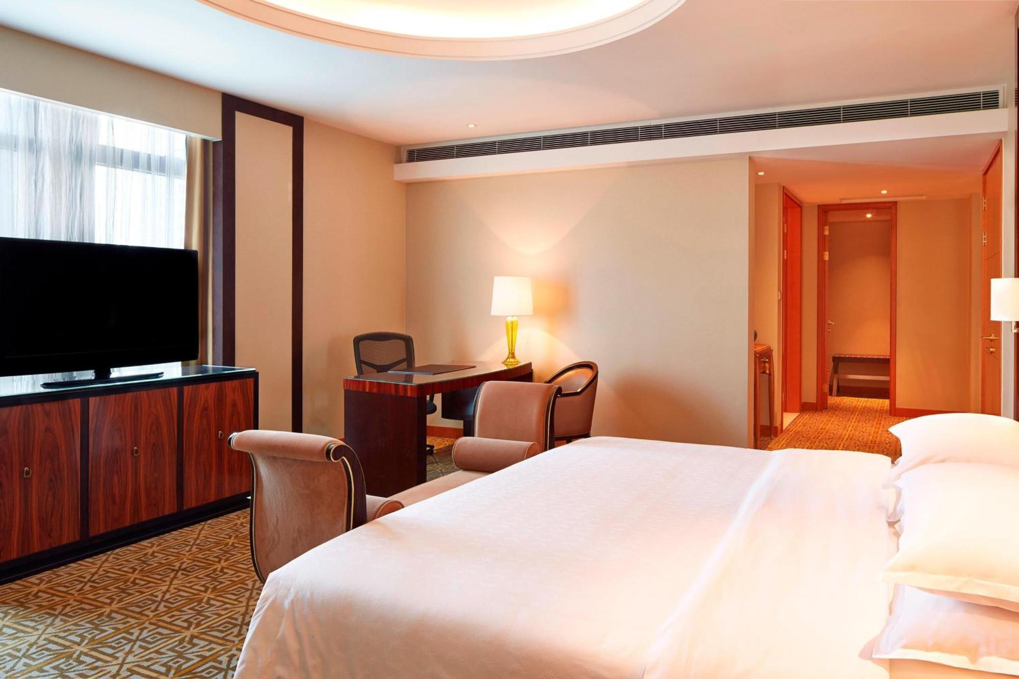 Sheraton Jinan Hotel Exterior photo