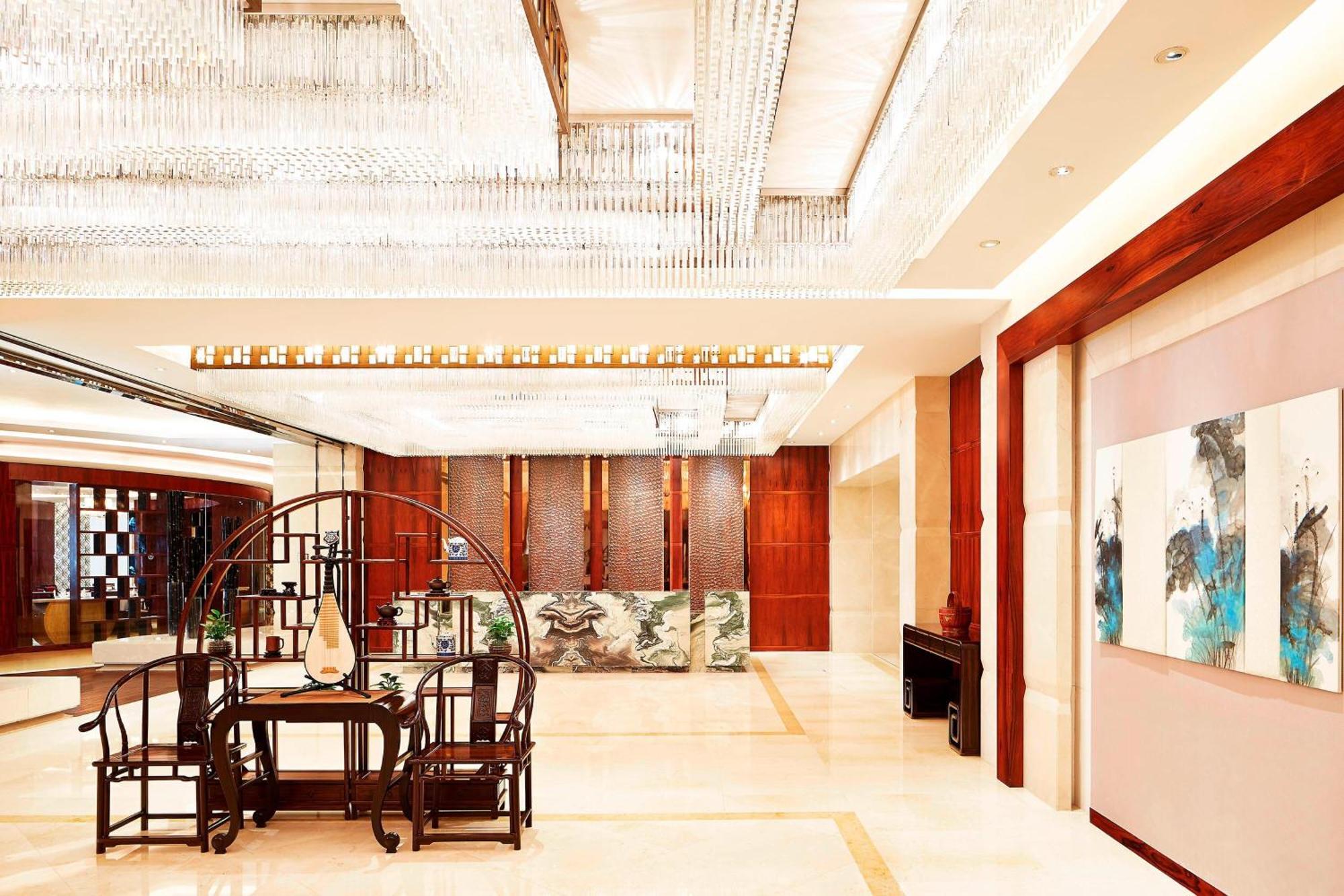 Sheraton Jinan Hotel Exterior photo