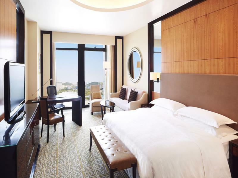 Sheraton Jinan Hotel Exterior photo